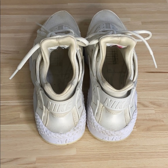 Women’s Nike Huarache Air White/Cream Sz. 7.5 Used - Picture 3 of 4